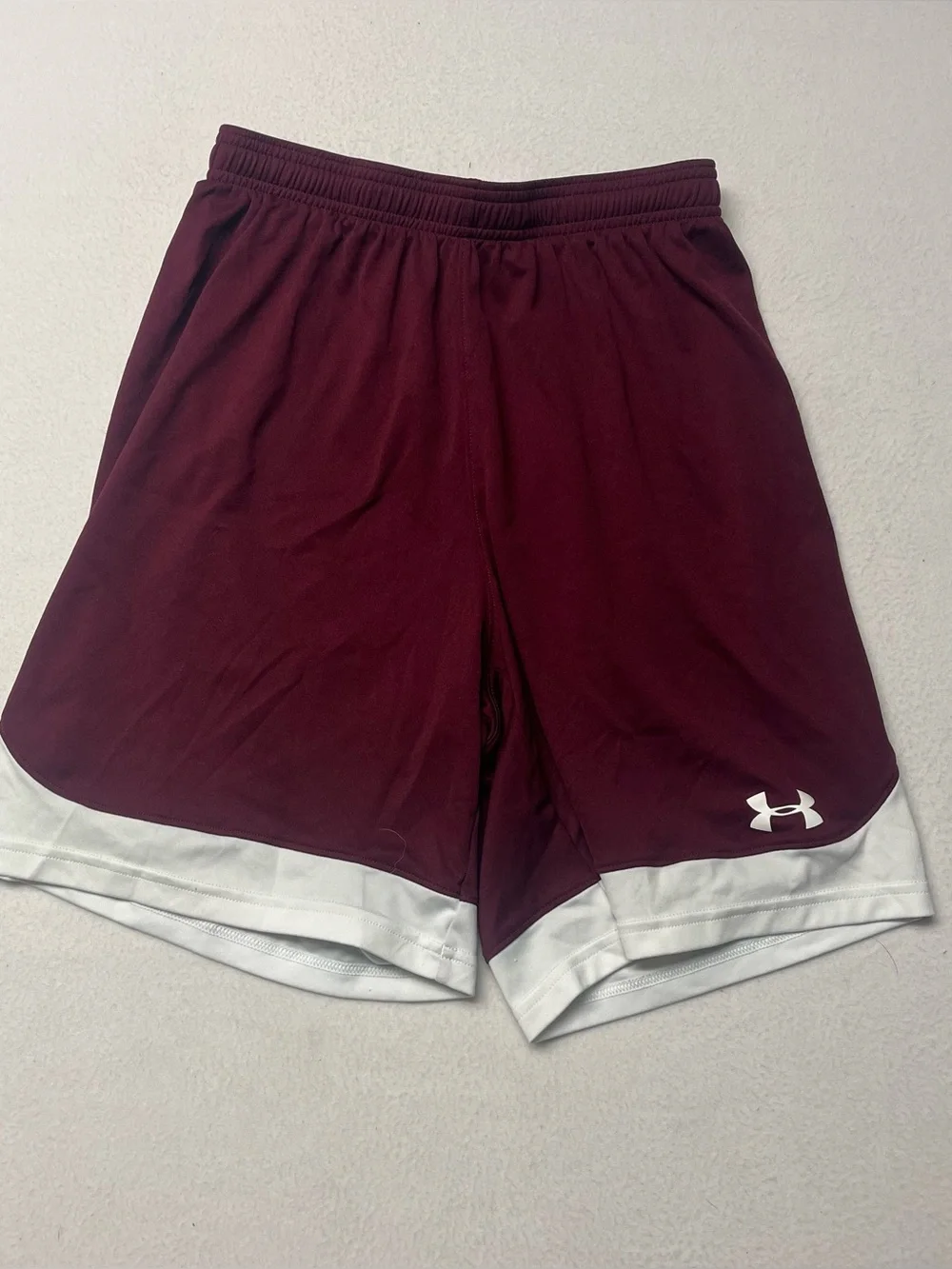 Under Armour Maroon Athletic Shorts Drawstring Men’s medium